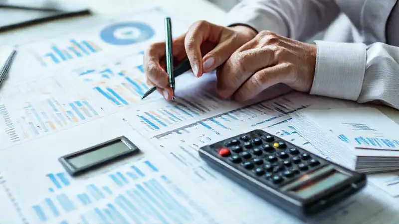 Organización y cálculos precisos en oficina